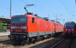 Doppeltraktion 112 183 + 143 358-0 bei der Durchfahrt Bhf.