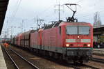 Doppeltraktion 143 285-5 + 143 896-9 mit einem gemischten Güterzug am 01.03.17 Bf.