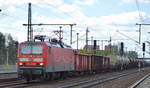 143 893-6 mit einem gemischten Güterzug am 06.04.17 Bf.