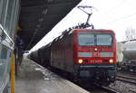 143 321-8 mit Kesselwagenzug am 22.04.17 Bf.