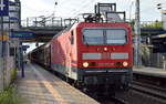143 071-9 mit Schiebewandwagen am 15.06.17 Durchfahrt Bf.