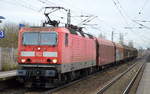 143 074-3 mit einem kurzen gemischten Güterzug am 28.11.17 Bf.