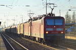 Doppeltraktion 143 019-8 + 143 065-2 mit gemischtem Güterzug am 07.12.17 Bf.