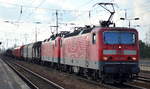 Doppeltraktion 143 891-0 + 143 597-3 mit Coil-Transportzug am 13.02.18 Bf. Flughafen Berlin-Schönefeld.