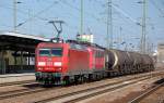 145 072-5 mit 140�r und Kurzzug Kesselwagen bei der Durchfahrt Bhf.