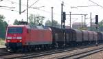 145 010-5 mit einem G�terzug f�r Stahlartikel f�hrt zum Personalwechsel kurz im Bhf.