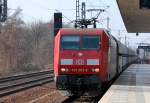 145 003-0 mit polnischen Schüttgutwagen Durchfahrt Bhf.