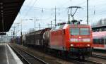 145 035-2 mit gemischtem Güterzug bei der Durchfahrt im Bhf.