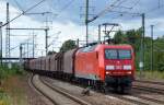 145 003-0 mit gemischtem Güterzug bei der Durchfahrt Bhf.