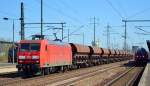 145 048-5 mit einem Ganzzug Schüttgutwagen am 20.04.15 Durchfahrt Bhf.