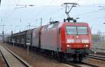 145 001-4 mit einem Güterzug für Stahlcoil-Transporte am 13.11.15 Bhf.
