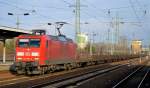 145 003-0 mit einem Güterzug mit Stahlbrammen am 27.11.15 Bhf.
