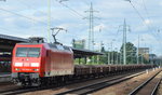 145 060-0 mit Ganzzug Drehgestell-flachawgen mit Altschotter bealden am 19.07.16 Bf.