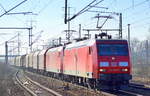 Doppeltraktion 145 010-5 + 145 011-3 mit langem gemischten Güterzug am 15.02.17 Bf.