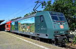 Ein wirklich gelungene Werbelok ist bei der DB Regio AG Region Südost Dresden im Einsatz, es ist die 146 010-4  Schloss Wackerbarth  hier als Schublok der S1 nach Meißen Triebischtal im Bf.