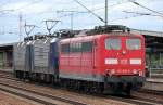 151 058-5 am Haken von RBH 119/143 571-8 + 110/143 084-2 amm 04.09.13 bei der Durchfahrt im Bhf.