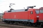 Die defekkte 155 207-4 wurde samt Kesselwagenzug nach kurzer Wartezeit von 152 145-9 im Bhf.
