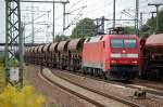 152 139-2 mit Ganzzug Sch�ttgutwagen f�hrt zum Pausiren im Bhf.