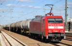 152 011-3 mit Kesselwagenzug nach Personalwechsel im Bhf.