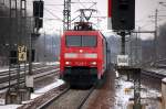 152 041-0 mit Ganzzug polnischer Sch�ttgutwagen kurz vor der Durchfahrt Bhf.