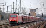 152 097-2 mit PKW-Transportzug mit fabrikneuen Vauxhall Astra bei der Durchfahrt im hf.
