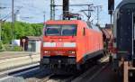 152 012-1 mit Ganzzug gedeckter Schüttgutwagen am 31.05.14 Durchfahrt Bhf.