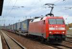 152 044-4 mit einem Taschenwagenzug am 09.11.15 Bhf.