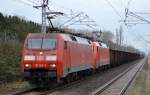 152 162-4 + 152 001-4 mit einem gemischten Güterzug mit offenen Wagen und Schüttgutwagen für einen Erztransportzug am 11.12.15 Berlin-Hohenschönhausen.