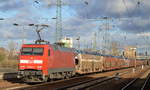 152 033-7 mit PKW-Transportzug (fabrikneue Vauxhall Astra) am 27.11.16 Durchfahrt Bf.