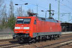 152 144-2 bei der Durchfahrt Bf.