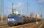 152 136-8 mit Kesselwagenzug (geschmolzenes Schwefel) am 13.02.18 Bf. Flughafen Berlin-Schönefeld.