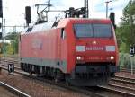 152 002-2 auf Leerfahrt durch den Bhf.