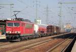 155 073-0 mit einem gemischten G�terzug, 01.03.11 Bhfr.