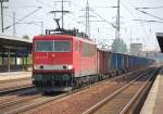 155 243-9 mit einem Ganzzug polnischer offener G�terwagen mit Kohle bef�llt bei der Durchfahrt im Bhf.