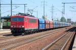 155 063-1 mit Ganzzug polnischer Sch�ttgutwagen bei der Durchfahrt im Bhf.
