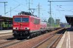 155 038-3 mit einem Fast unbeladenen Containerzug, 28.06.11 Bhf.