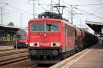 155 017-7 mit Ganzzug Sch�ttgutwagen zum Personalwechsel im Bhf.