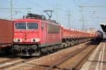 155 236-3 mit Ganzzug Sch�ttgutkippwagen bei der Durchfahrt Bhf.