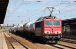 155 091-2 mit Ganzzug Gasdruckkesselwagen nach Personalwechsel im Bhf.
