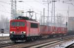 155 070-6 mit gemischtem G�terzug bei der Durchfahrt im Bhf.