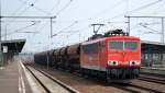 155 075-5 mit Schüttgutwagenzug Durchfahrt Bhf.