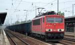 155 097-9 mit einem Zug polnischer Güterwagen bei der Durchfahrt Bhf.