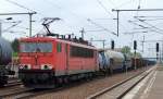 155 175-3 mit gemischten Güterzug fährt für eine kurze Pause im Bhf.