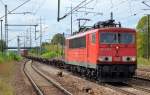 155 239-7 mit mager ausgelastetem Containerzug am 26.08.14 Bhf.