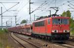 155 111-8 mit PKW-Transportzug mit fabrikneuen Toyoyta (hauptsächlich Toyota Auris) beladen am 11.09.14 Durchfahrt Bhf.