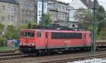 155 033-4 mit Ganzzug Drehgestell-Flachwagen mit altem Gleisschotter beladen Richtung Nordosten am 24.10.14 Höhe S-Bhf.