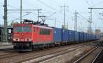 155 111-8 mit einem Containerzug gleichförmig blauer CRONOS Container (relativ kurzer Zug) am 03.11.14 Durchfahrt Bhf.