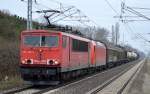 155 133-2 hat 185 175-7 und gemischten Güterzug am Haken, 13.03.15 Berlin-Hohenschönhausen.