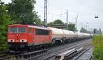 155 138-1 mit Kesselwagenzug (leer) Richtung Stendell (Schwedt) bei Dauerregen am 23.06.15 Berlin-Karow.