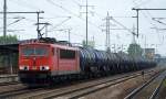 155 222-3 mit Kesselwagenzug am 14.07.15 Bhf.